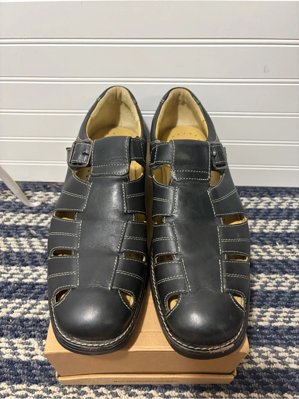 Johnston & Murphy Black Leather Fisherman Sandals with Buckle